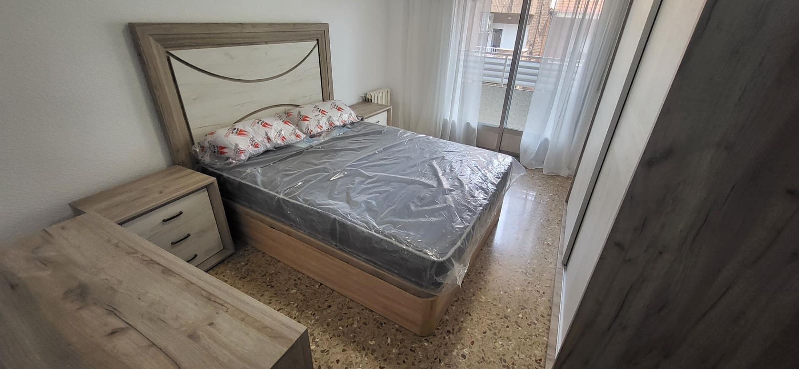 3 bedroom Flat for rent in Albacete city with garage - € 900 (Ref: 9876535)