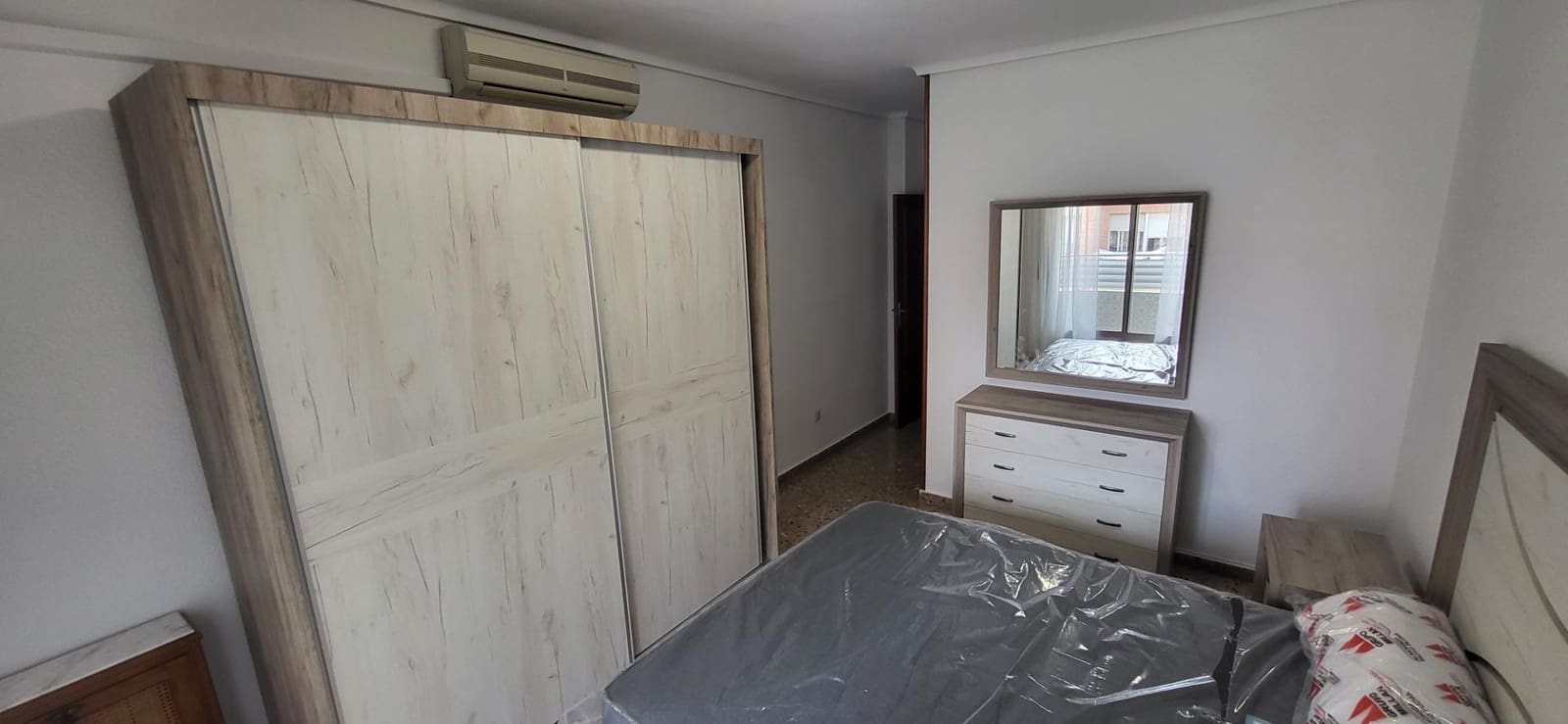 3 bedroom Flat for rent in Albacete city with garage - € 900 (Ref: 9876535)