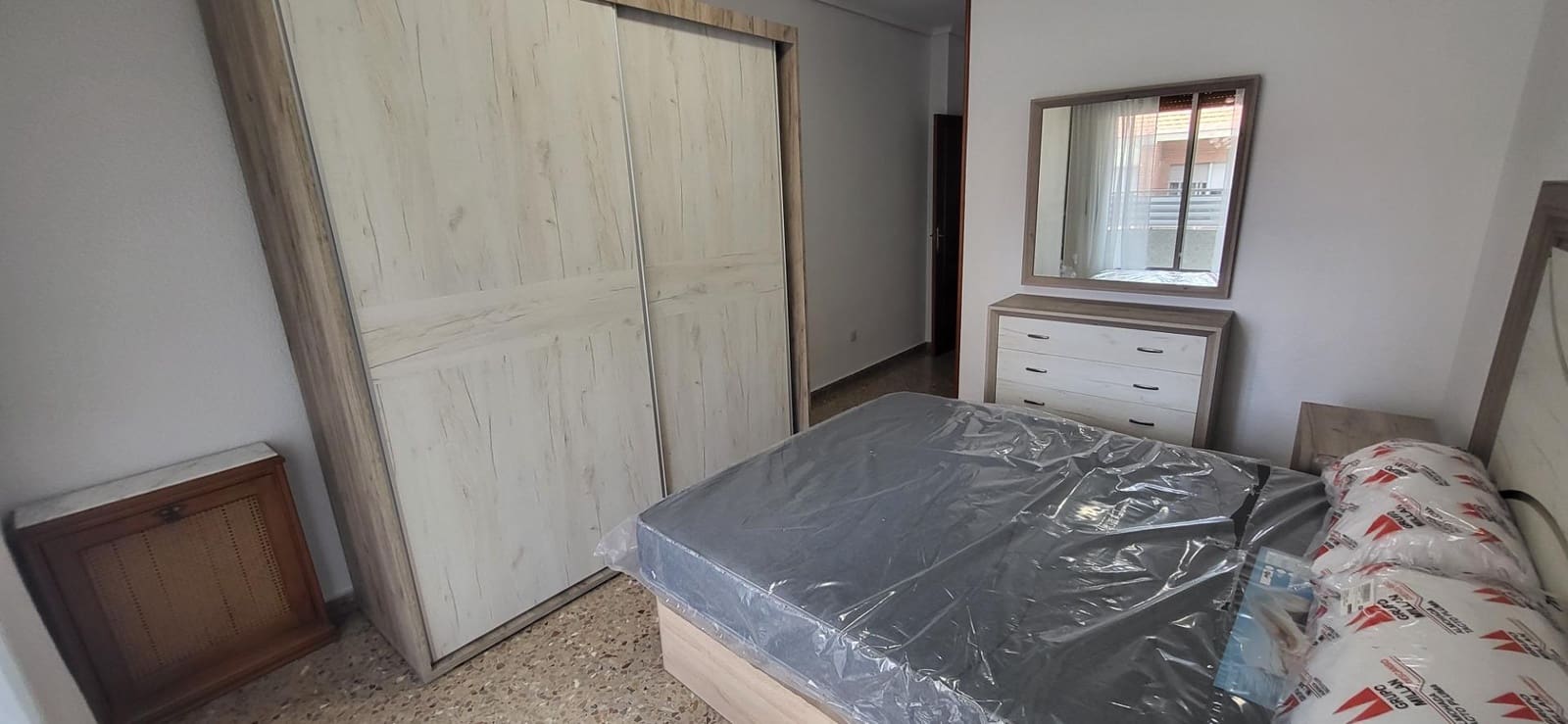 3 bedroom Flat for rent in Albacete city with garage - € 900 (Ref: 9876535)
