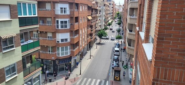 3 slaapkamer Flat te huur in Albacete stad met garage - € 900 (Ref: 9876535)
