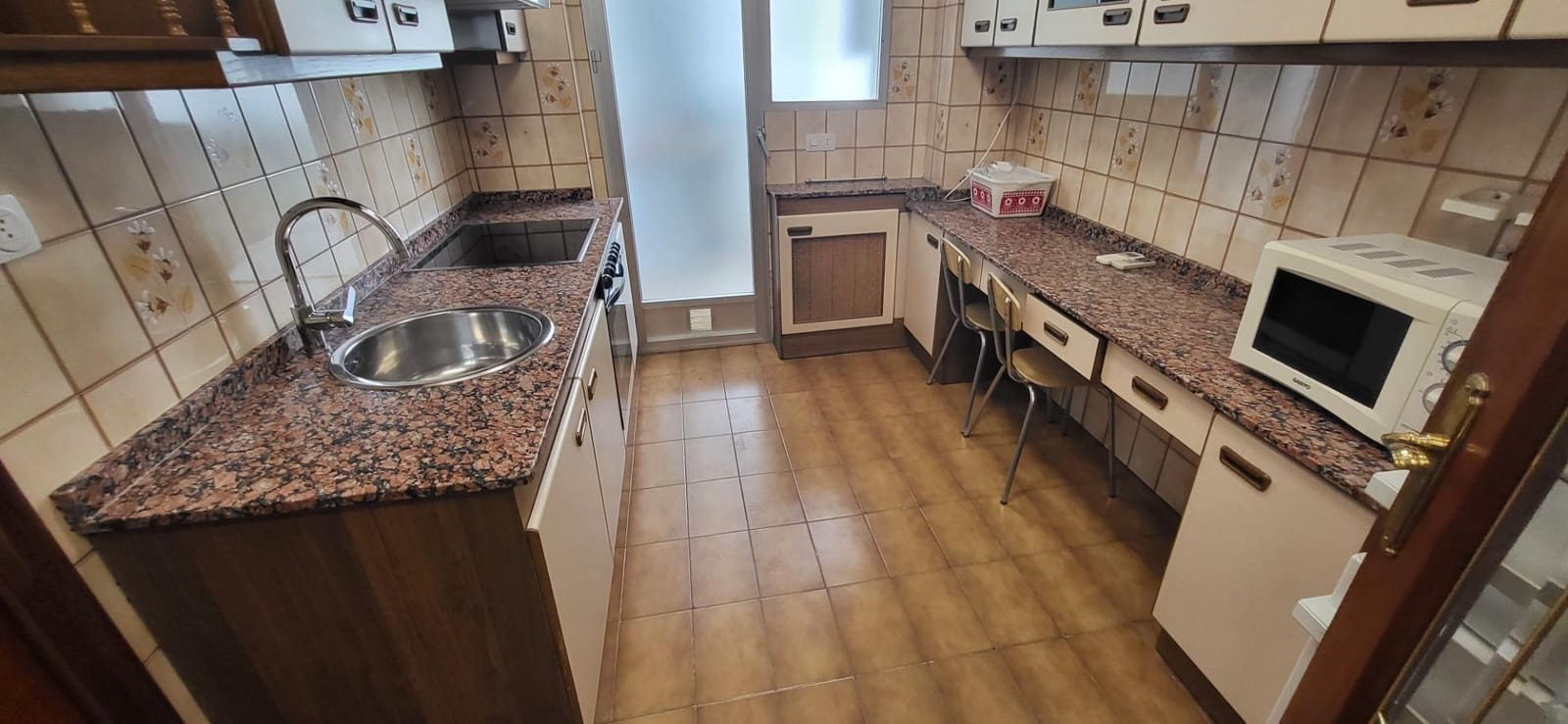 3 bedroom Flat for rent in Albacete city with garage - € 900 (Ref: 9876535)