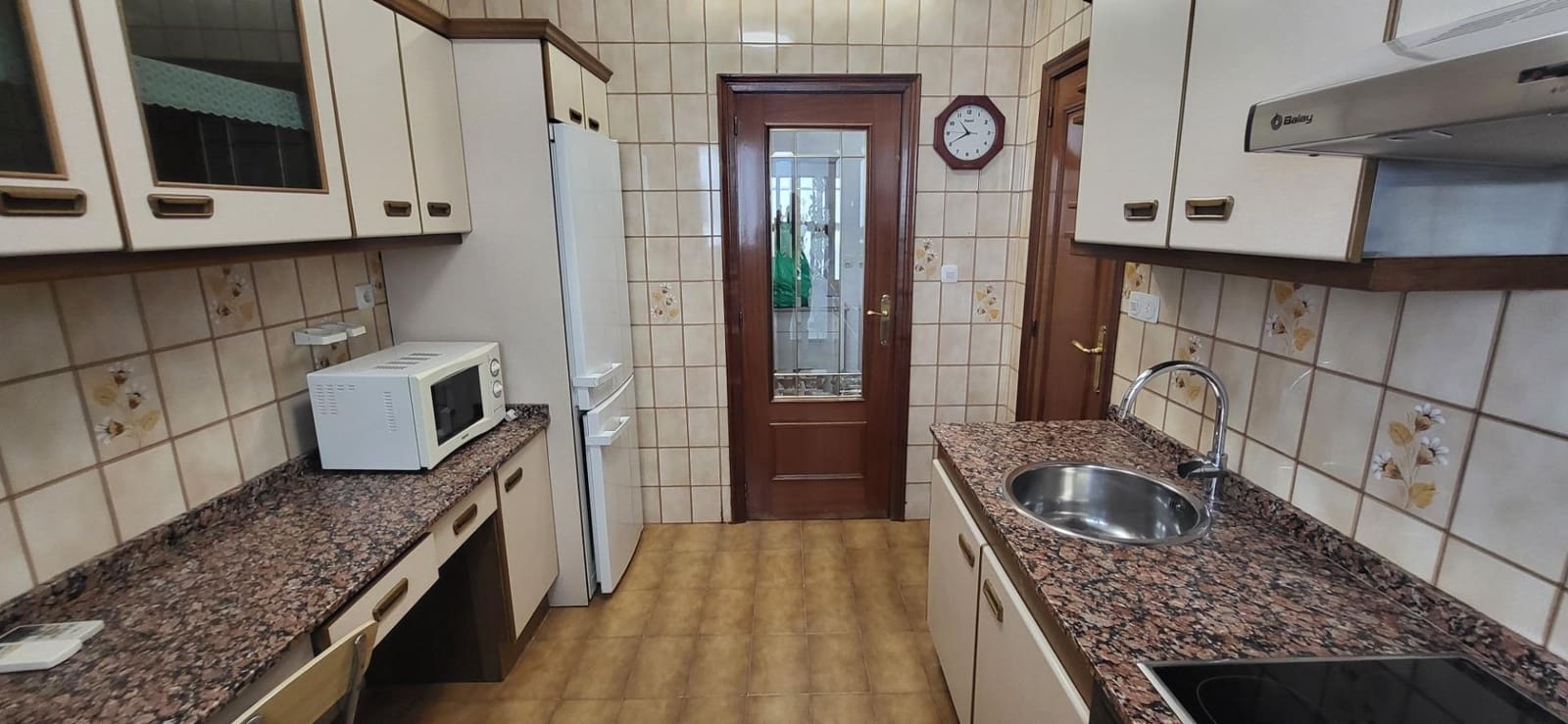 3 bedroom Flat for rent in Albacete city with garage - € 900 (Ref: 9876535)