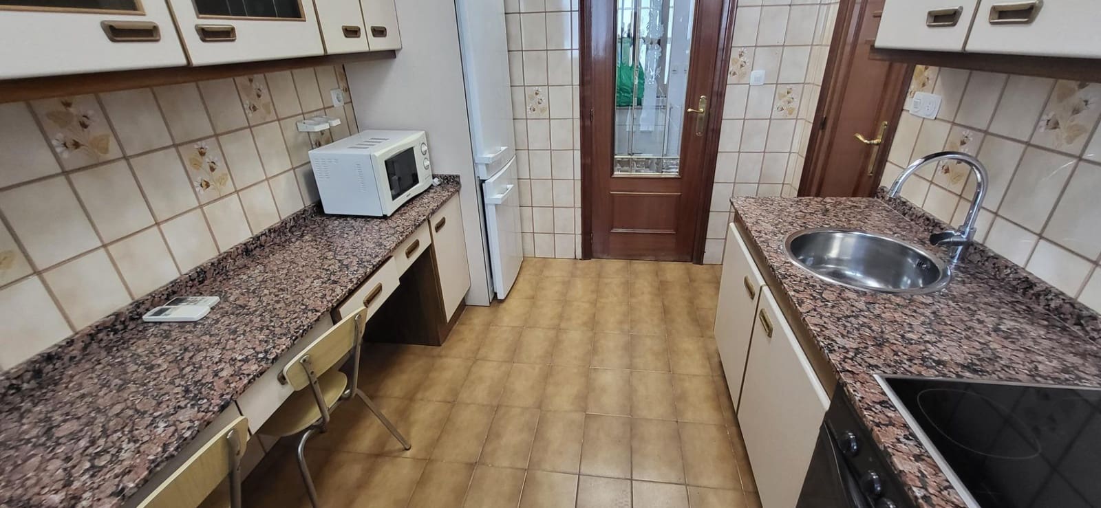 3 bedroom Flat for rent in Albacete city with garage - € 900 (Ref: 9876535)