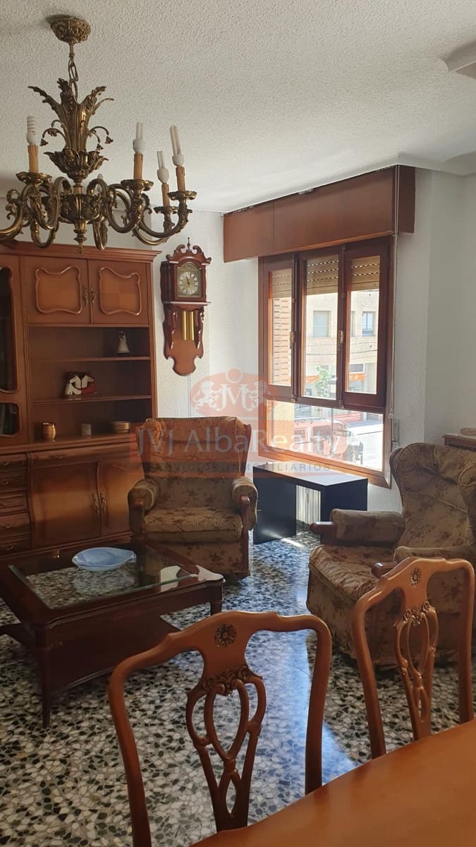 4 bedroom Flat for rent in Albacete city - € 1,200 (Ref: 9878970)