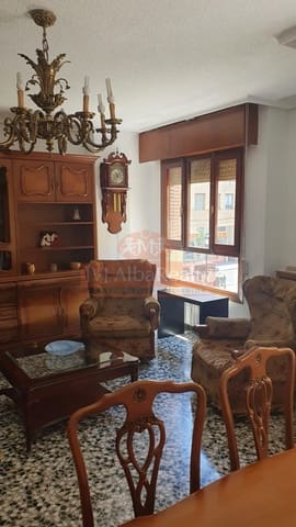 4 sovrum Lägenhet att hyra i Albacete stad - 1 200 € (Ref: 9878970)