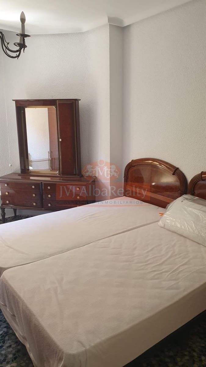 4 bedroom Flat for rent in Albacete city - € 1,200 (Ref: 9878970)