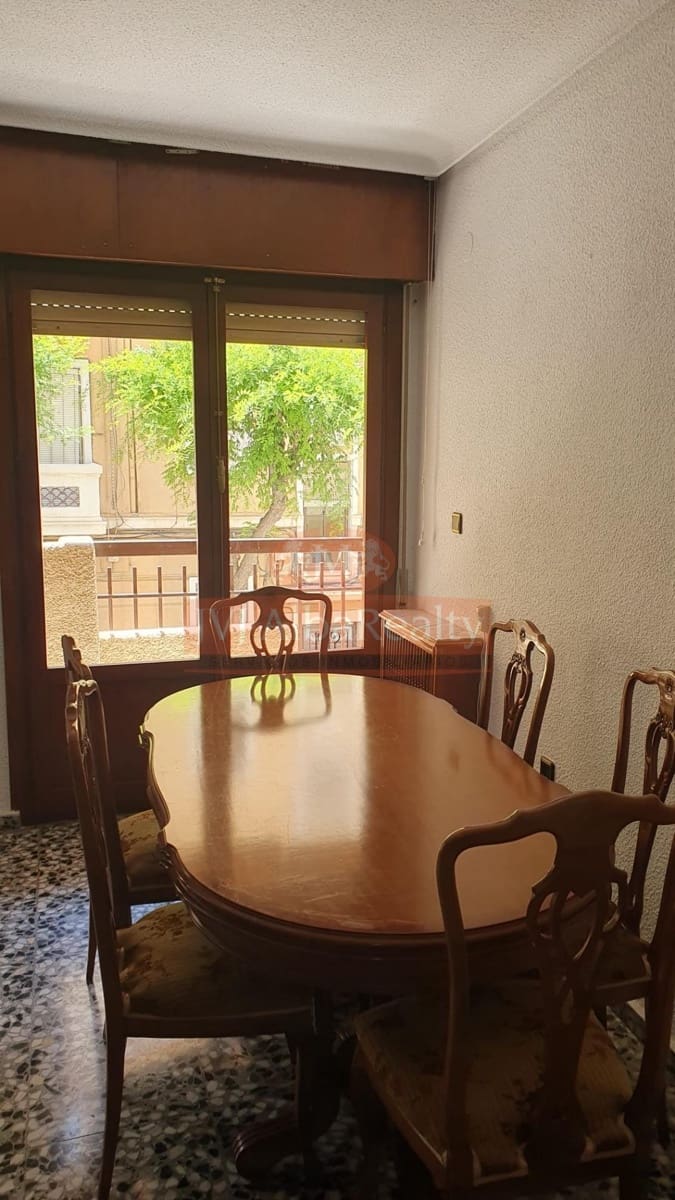 4 bedroom Flat for rent in Albacete city - € 1,200 (Ref: 9878970)