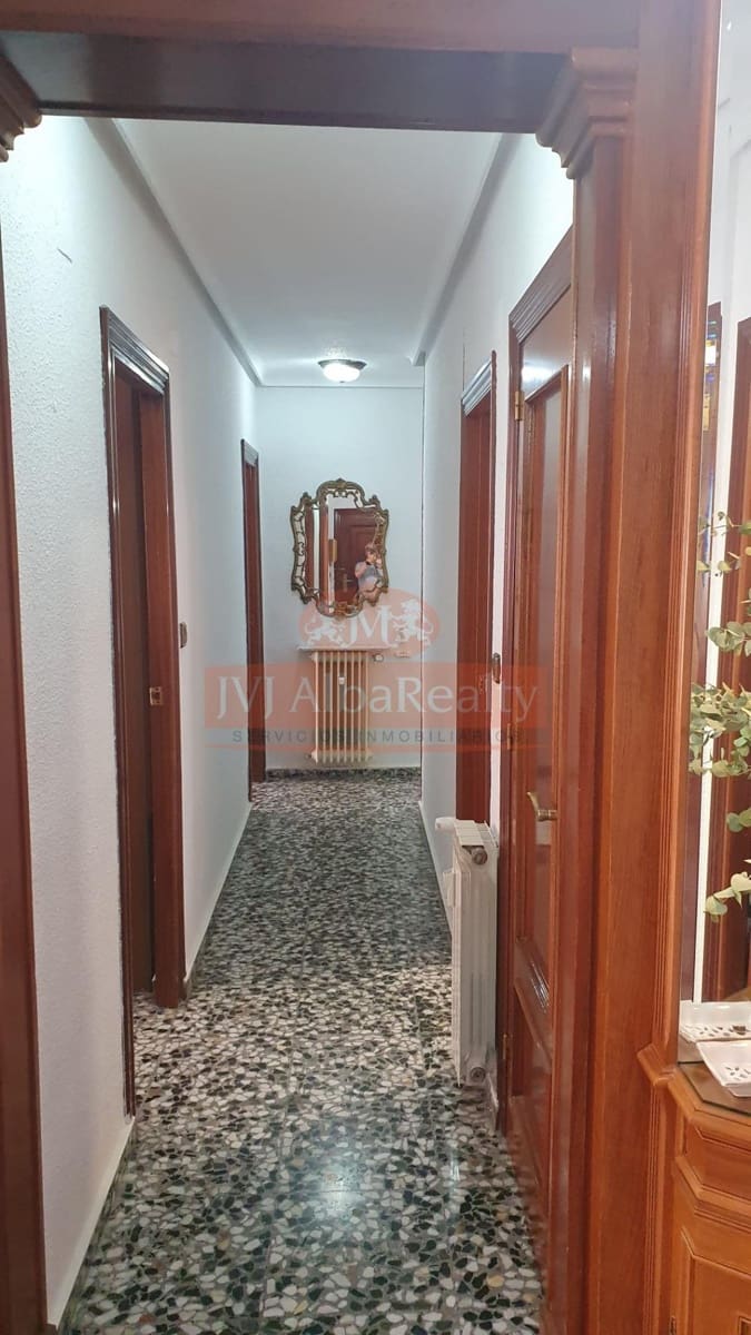 4 bedroom Flat for rent in Albacete city - € 1,200 (Ref: 9878970)