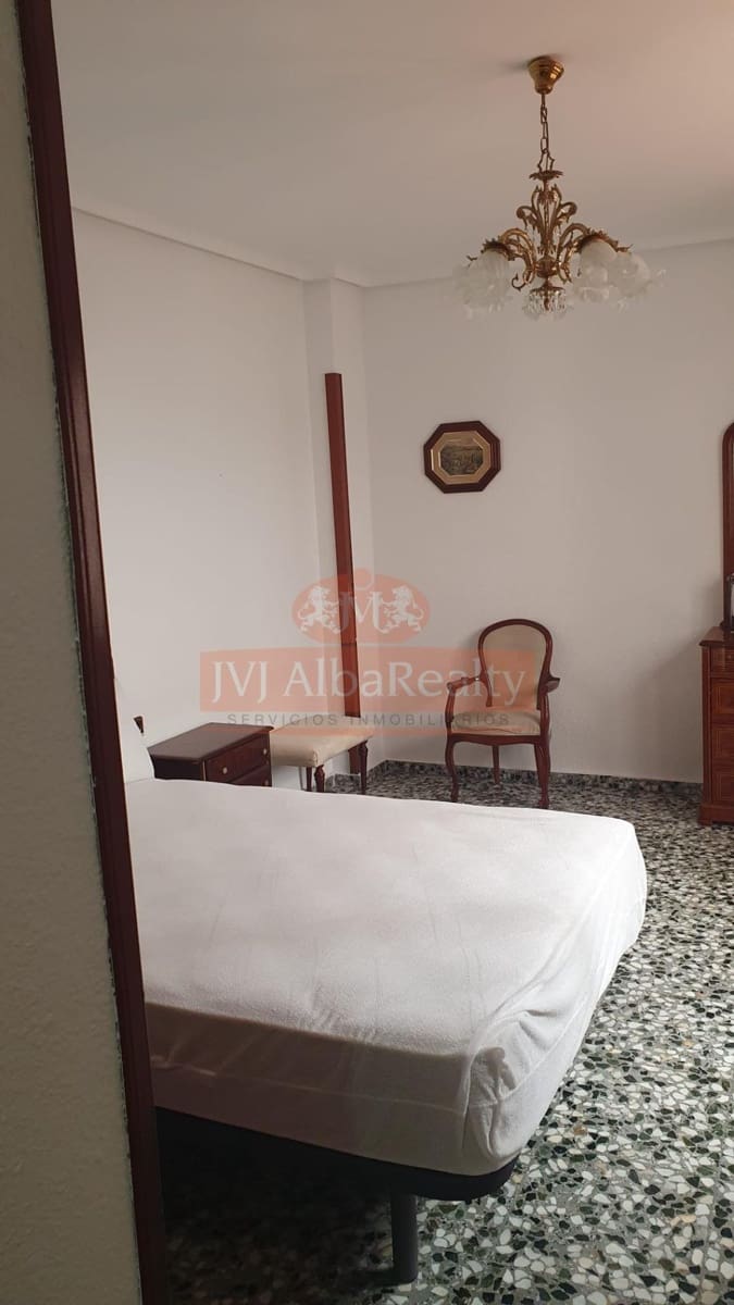 4 bedroom Flat for rent in Albacete city - € 1,200 (Ref: 9878970)