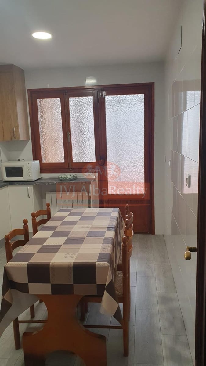 4 bedroom Flat for rent in Albacete city - € 1,200 (Ref: 9878970)