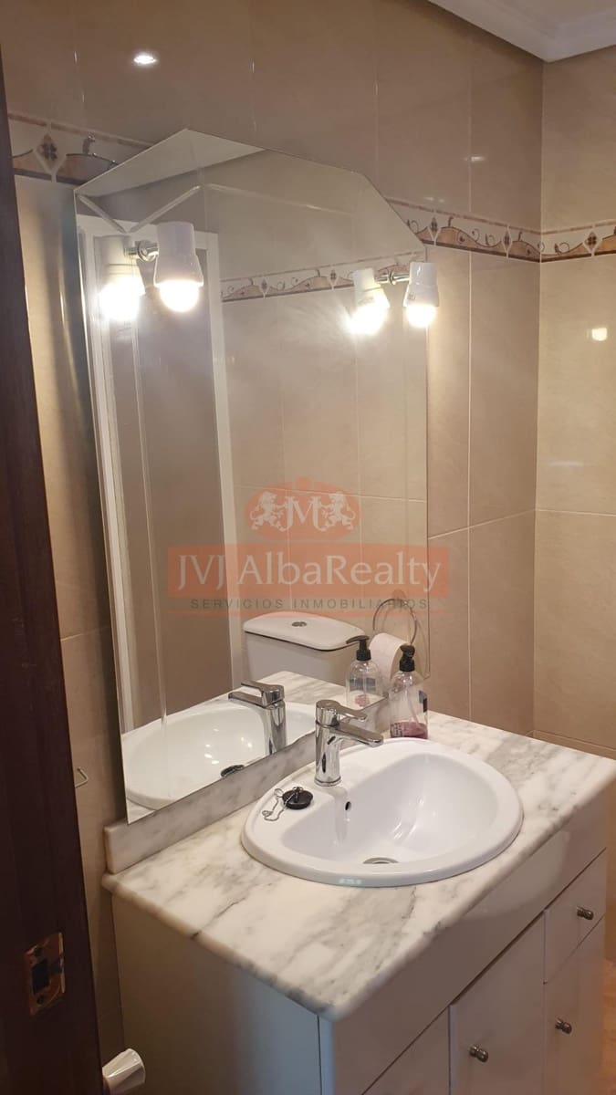 4 bedroom Flat for rent in Albacete city - € 1,200 (Ref: 9878970)