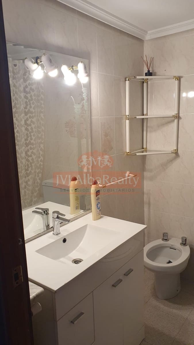4 bedroom Flat for rent in Albacete city - € 1,200 (Ref: 9878970)