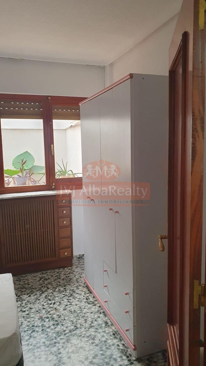 4 bedroom Flat for rent in Albacete city - € 1,200 (Ref: 9878970)