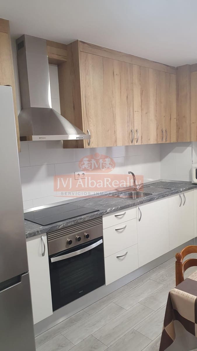 4 bedroom Flat for rent in Albacete city - € 1,200 (Ref: 9878970)