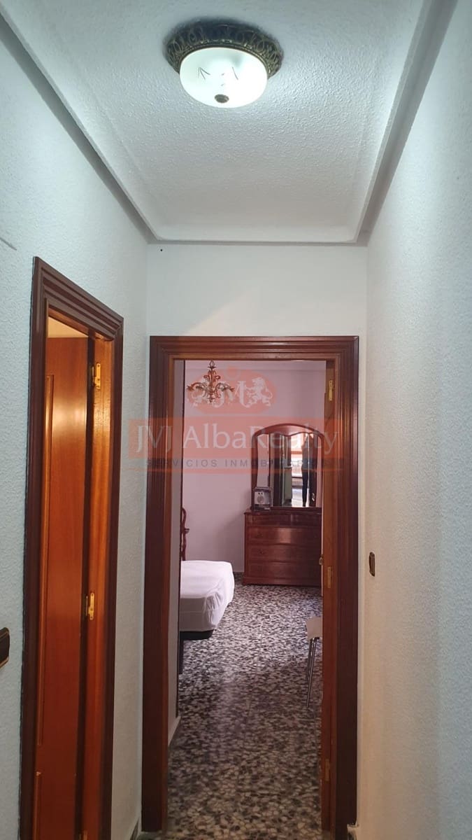 4 bedroom Flat for rent in Albacete city - € 1,200 (Ref: 9878970)