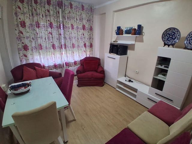 4 bedroom Flat for rent in Feria, Albacete city - € 1,200 (Ref: 9890502)
