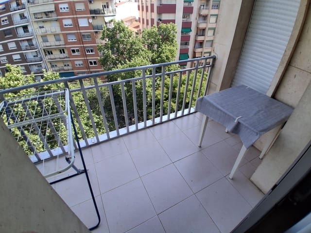 4 bedroom Flat for rent in Feria, Albacete city - € 1,200 (Ref: 9890502)