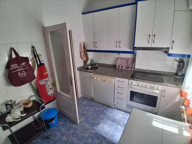 4 bedroom Flat for rent in Feria, Albacete city - € 1,200 (Ref: 9890502)