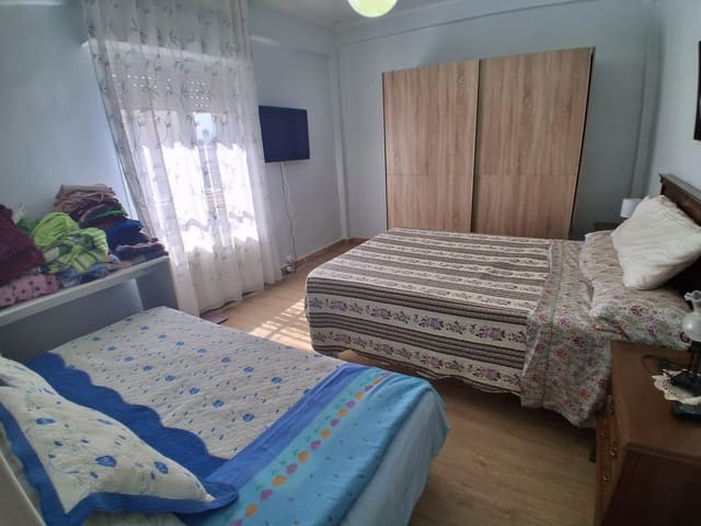 4 bedroom Flat for rent in Feria, Albacete city - € 1,200 (Ref: 9890502)