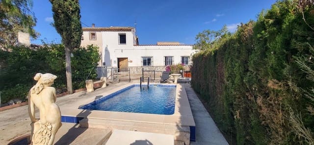 4 soveværelse Finca/Landehus til salg i La Romana med swimmingpool - € 199.000 (Ref: 9066635)