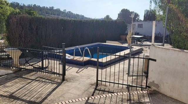 4 soveværelse Finca/Landehus til salg i La Romana med swimmingpool - € 199.000 (Ref: 9066635)