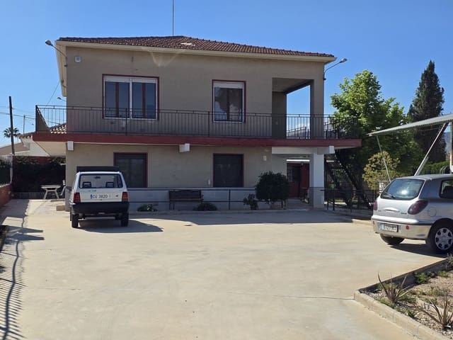 6 soveværelse Villa til salg i Monóvar / Monóver med swimmingpool garage - € 260.000 (Ref: 9086343)