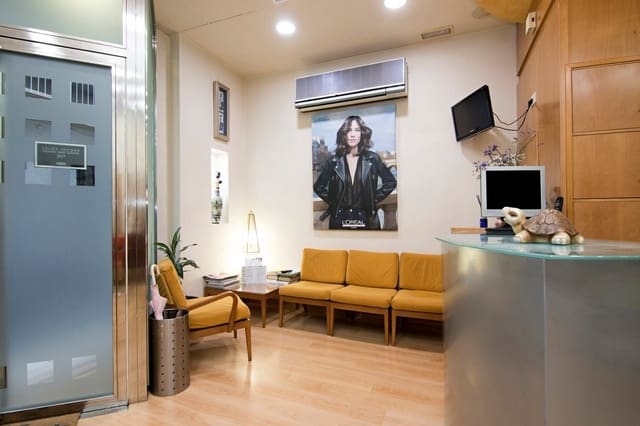 Commercial for sale in Centro, Granada city - € 195,000 (Ref: 6552483)