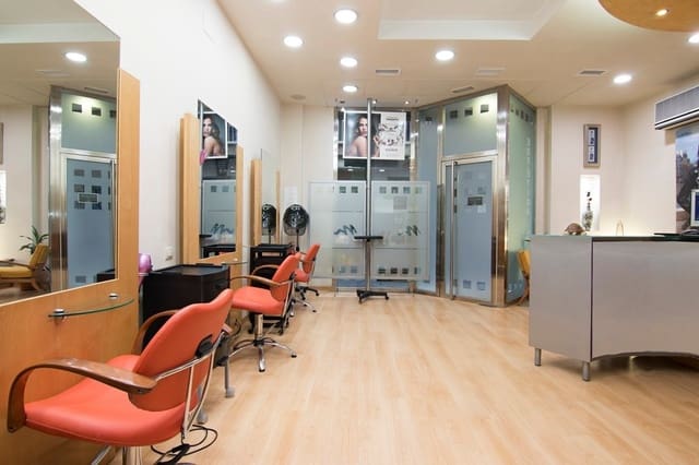 Commercial for sale in Centro, Granada city - € 195,000 (Ref: 6552483)