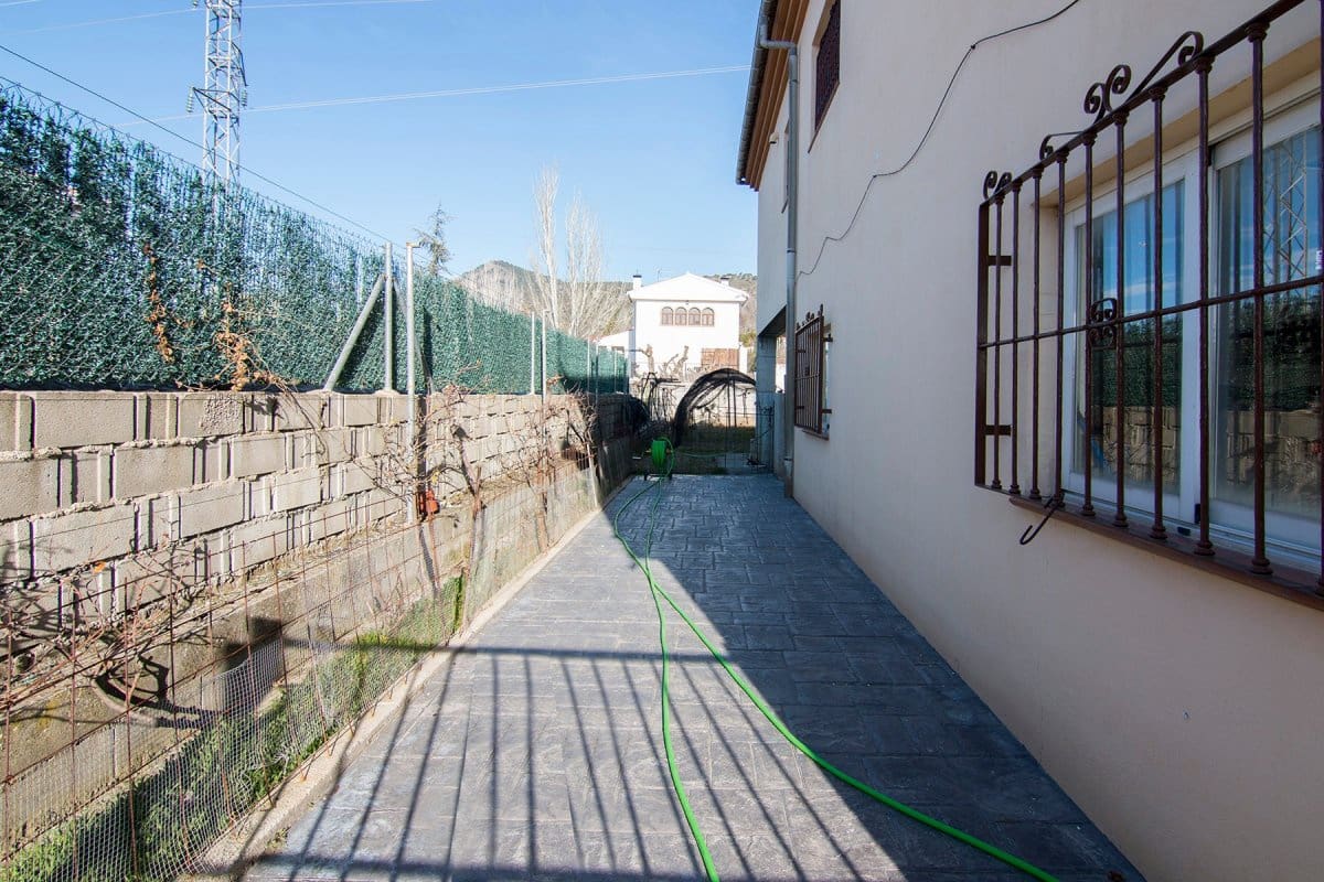 4 soveværelse Villa til salg i Huetor Santillan - € 290.000 (Ref: 6552619)