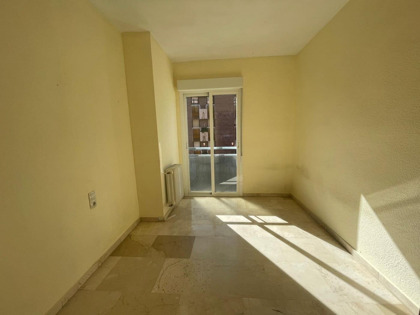 4 sypialnia Mieszkanie do wynajęcia w Miasto Grenada z garażem - 1 200 € (Ref: 6600874)