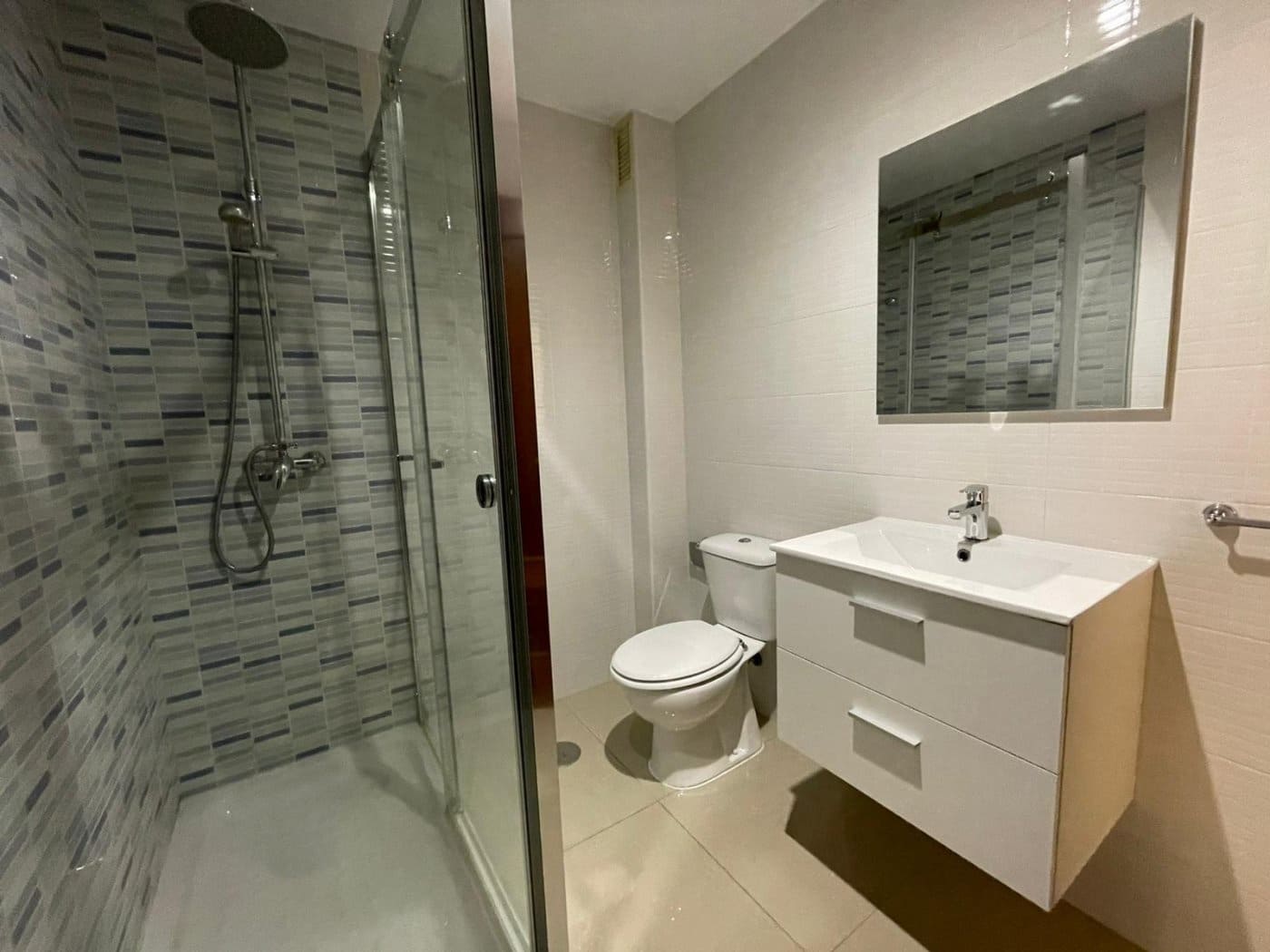 4 sypialnia Mieszkanie do wynajęcia w Miasto Grenada z garażem - 1 200 € (Ref: 6600874)