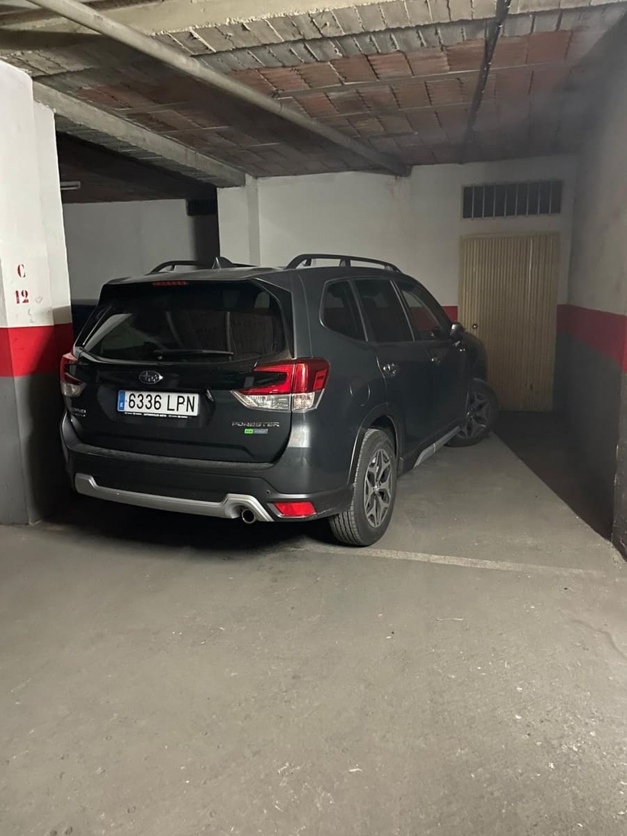 4 sypialnia Mieszkanie do wynajęcia w Miasto Grenada z garażem - 1 200 € (Ref: 6600874)