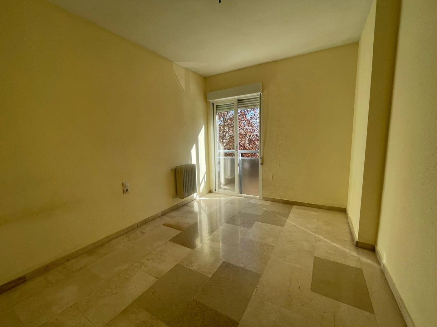 4 sypialnia Mieszkanie do wynajęcia w Miasto Grenada z garażem - 1 200 € (Ref: 6600874)