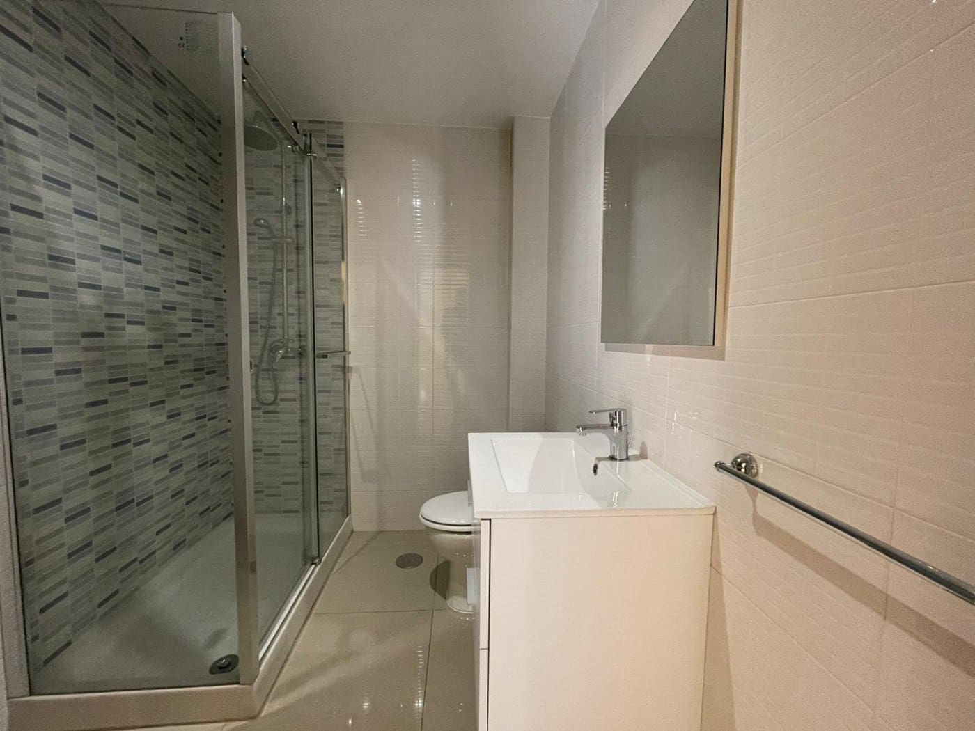 4 sypialnia Mieszkanie do wynajęcia w Miasto Grenada z garażem - 1 200 € (Ref: 6600874)