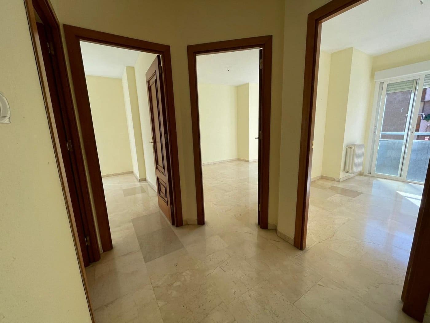 4 sypialnia Mieszkanie do wynajęcia w Miasto Grenada z garażem - 1 200 € (Ref: 6600874)