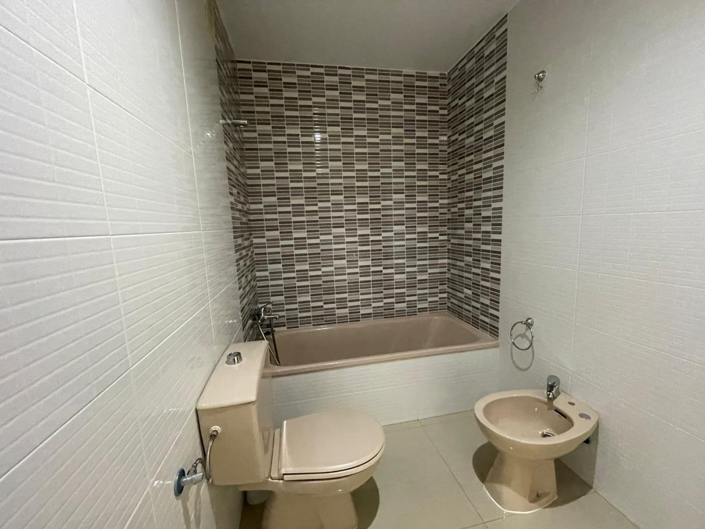 4 sypialnia Mieszkanie do wynajęcia w Miasto Grenada z garażem - 1 200 € (Ref: 6600874)