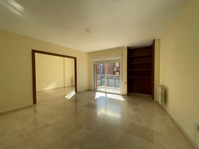 Piso de 4 habitaciones en Granada ciudad en alquiler con garaje - 1.200 € (Ref: 6600874)