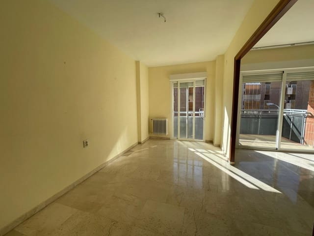 Piso de 4 habitaciones en Granada ciudad en alquiler con garaje - 1.200 € (Ref: 6600874)