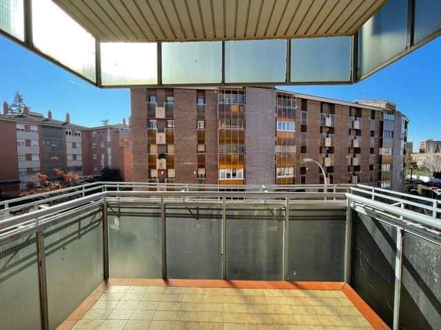 Piso de 4 habitaciones en Granada ciudad en alquiler con garaje - 1.200 € (Ref: 6600874)