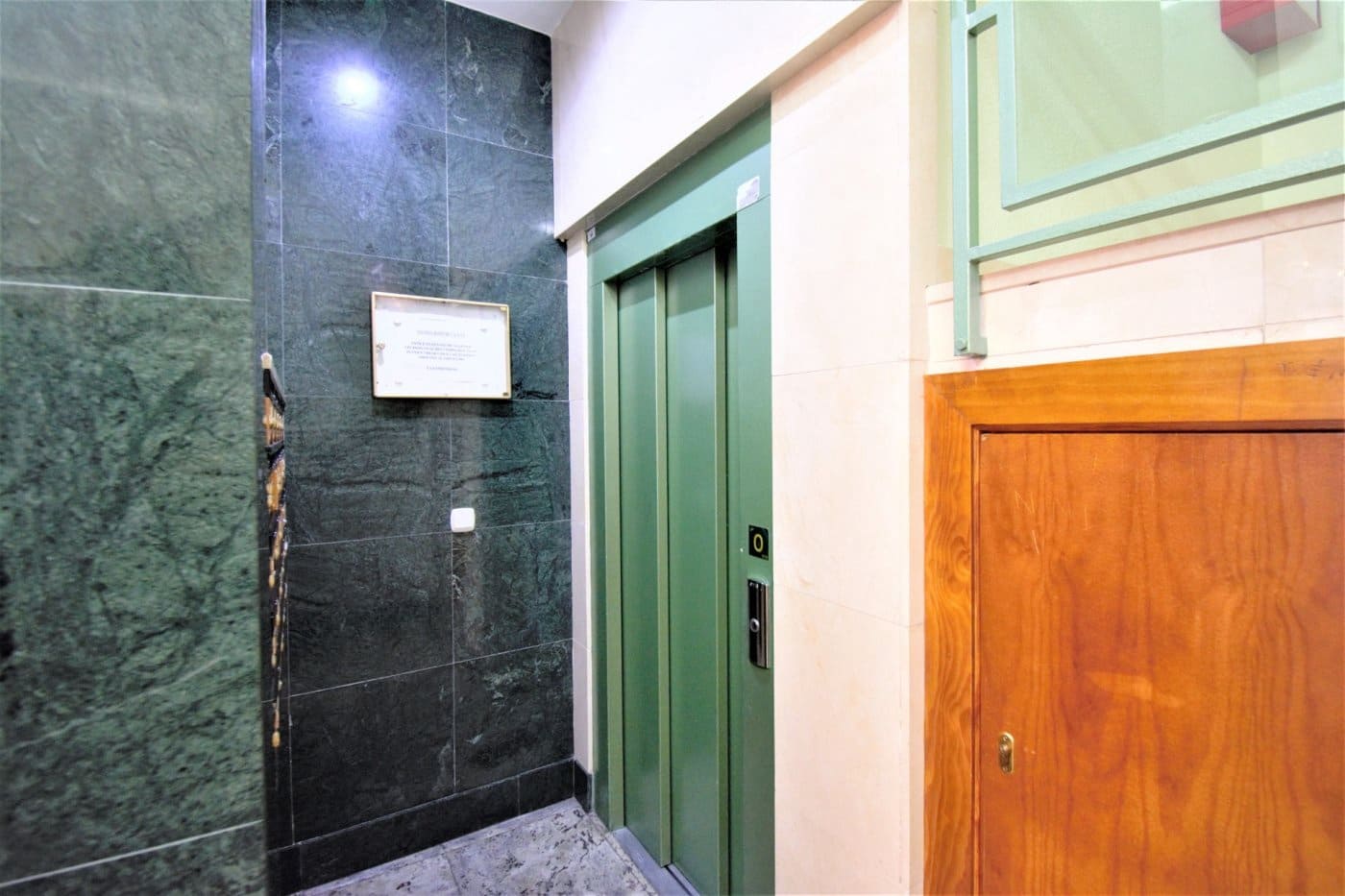 Piso de 3 habitaciones en Granada ciudad en alquiler - 1.200 € (Ref: 6663928)