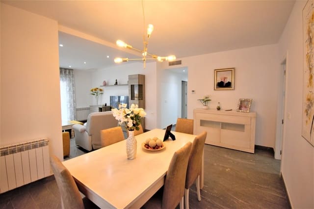 3 bedroom Flat for rent in Granada city - € 1,200 (Ref: 6663928)