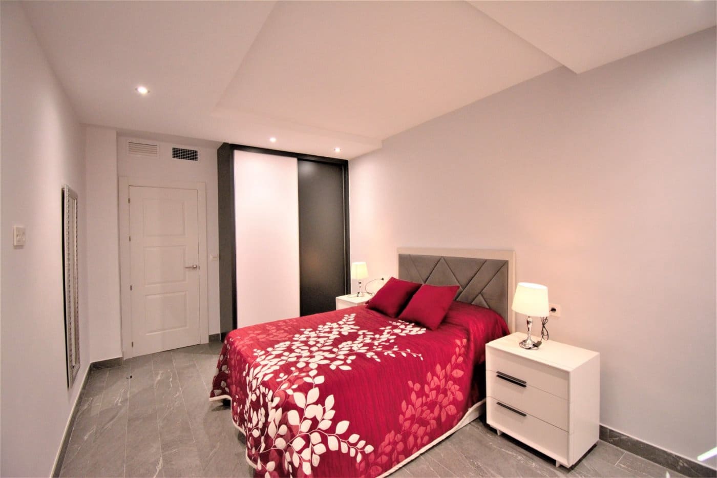 Piso de 3 habitaciones en Granada ciudad en alquiler - 1.200 € (Ref: 6663928)