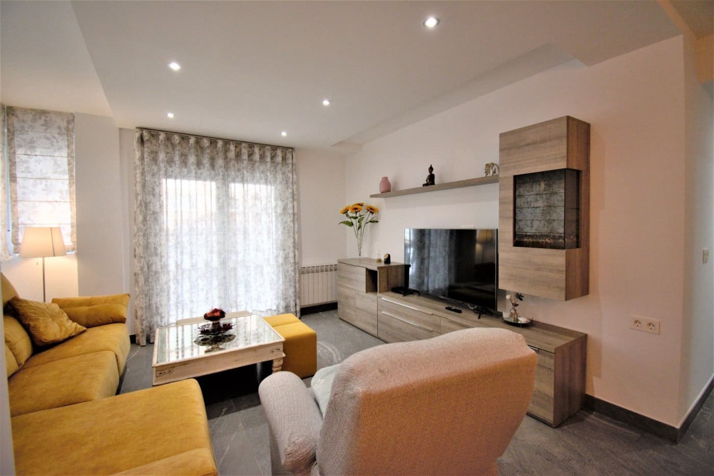 Piso de 3 habitaciones en Granada ciudad en alquiler - 1.200 € (Ref: 6663928)