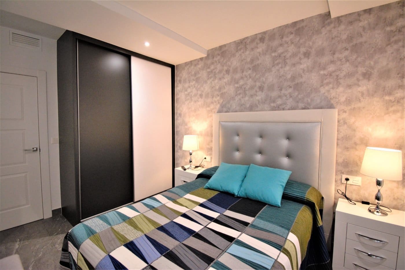 Piso de 3 habitaciones en Granada ciudad en alquiler - 1.200 € (Ref: 6663928)