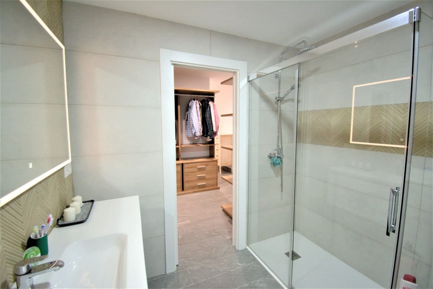 Piso de 3 habitaciones en Granada ciudad en alquiler - 1.200 € (Ref: 6663928)