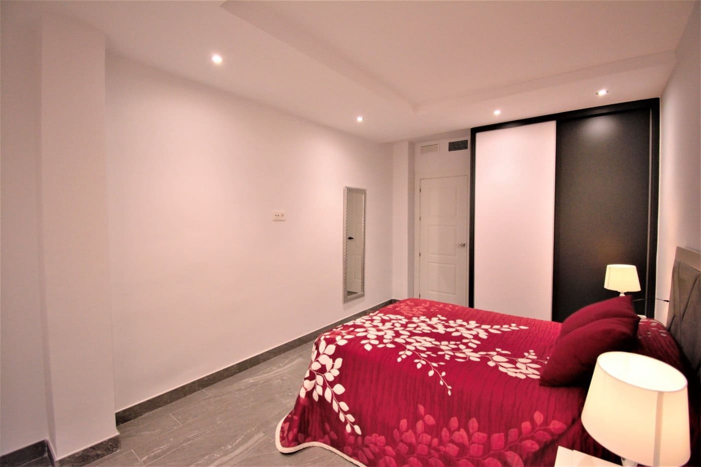 Piso de 3 habitaciones en Granada ciudad en alquiler - 1.200 € (Ref: 6663928)