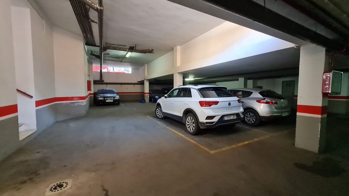 3 soveværelse Lejlighed til leje i Granada by med garage - € 850 (Ref: 6774751)