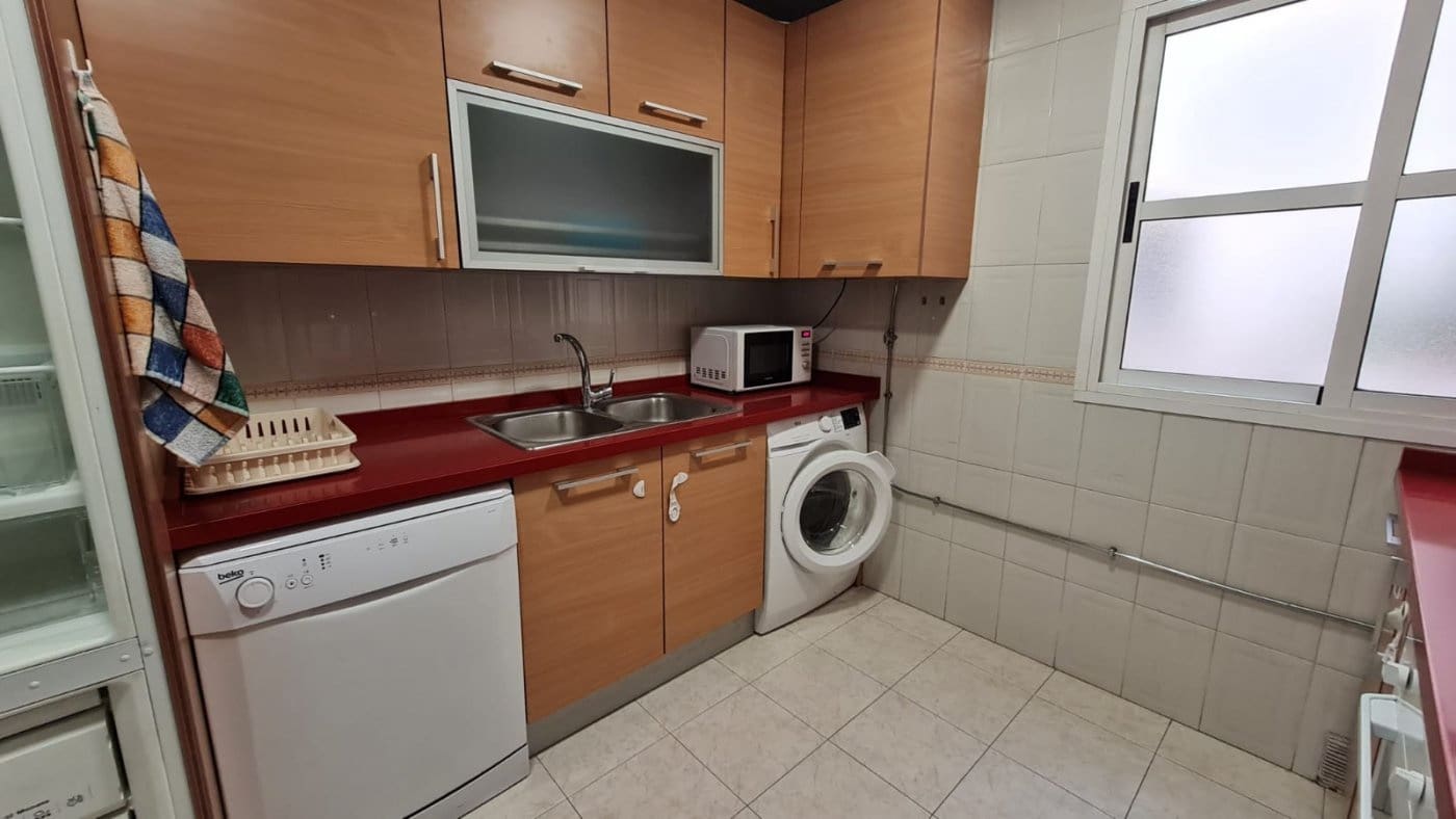 3 soveværelse Lejlighed til leje i Granada by med garage - € 850 (Ref: 6774751)