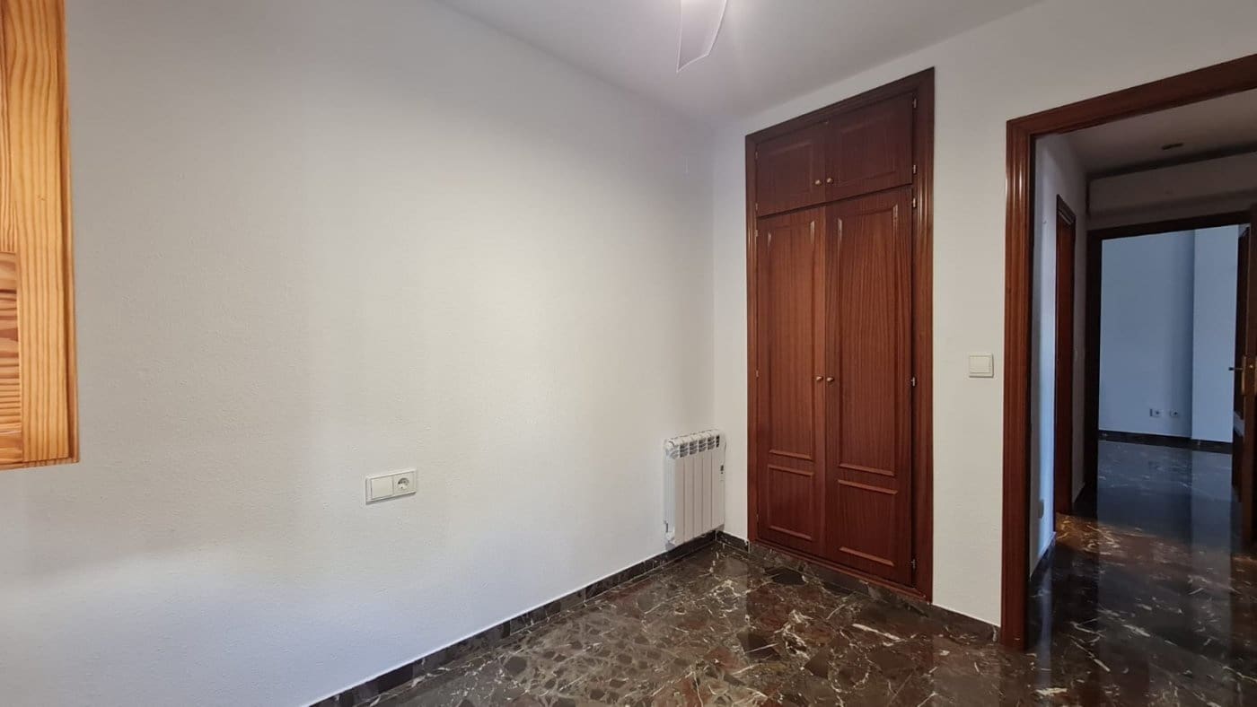 3 soveværelse Lejlighed til leje i Granada by med garage - € 850 (Ref: 6774751)