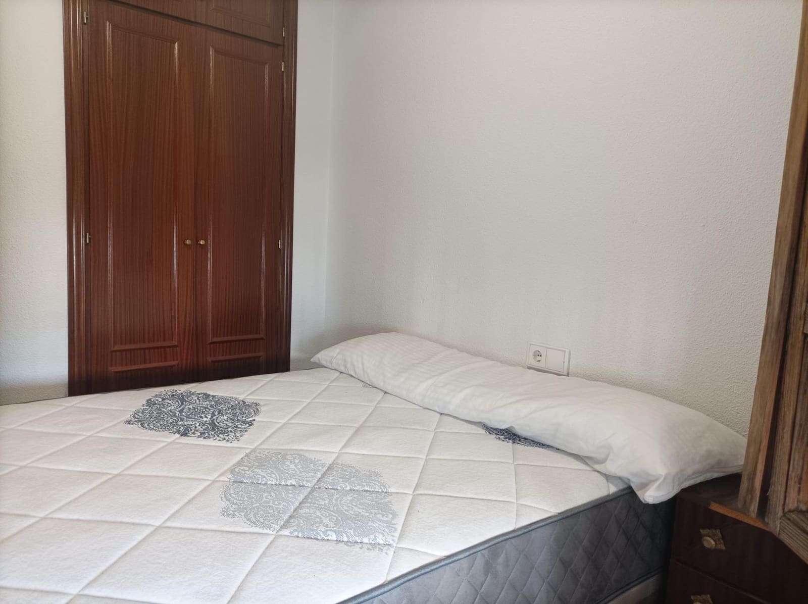3 soveværelse Lejlighed til leje i Granada by med garage - € 850 (Ref: 6774751)
